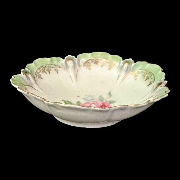 R S PRUSSIA ANTIQUE PORCELAIN ROSES JEWELRY CANDY DISH GOLD GREEN HAND PAINTED - Picture 2 of 15